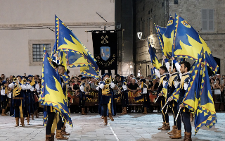 Ascoli Piceno - Tenzone Aurea, in città sbandieratori e musici da tutta Italia